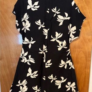 H&M Black & White Floral Mini Dress – Size M – Short Sleeve Fit & Flare